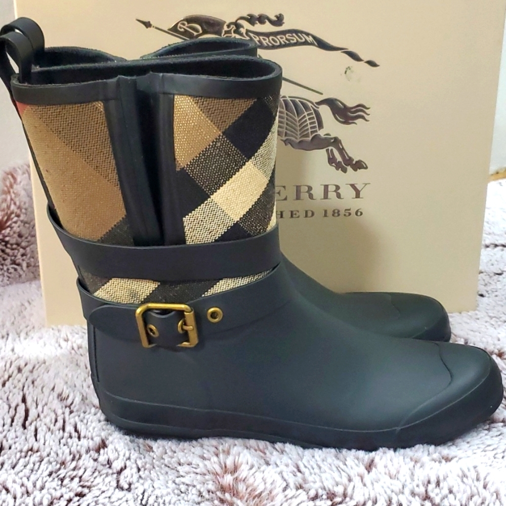 Authentic Burberry Nova Check Rain Boots - Picture 3 of 15